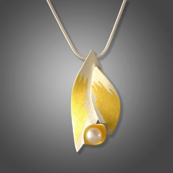 Double Leaf Pearl Necklace