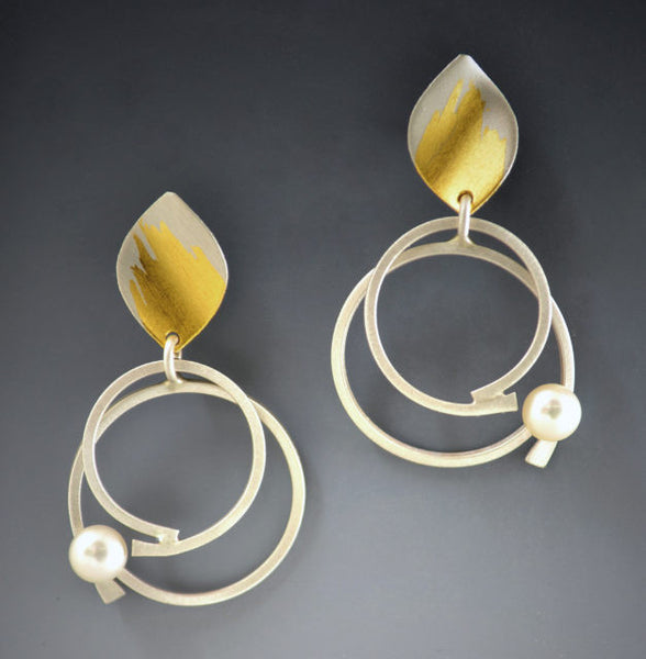 Single leaf with pearl on loops earrings