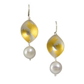 Single dangling leaf with pearl earrings