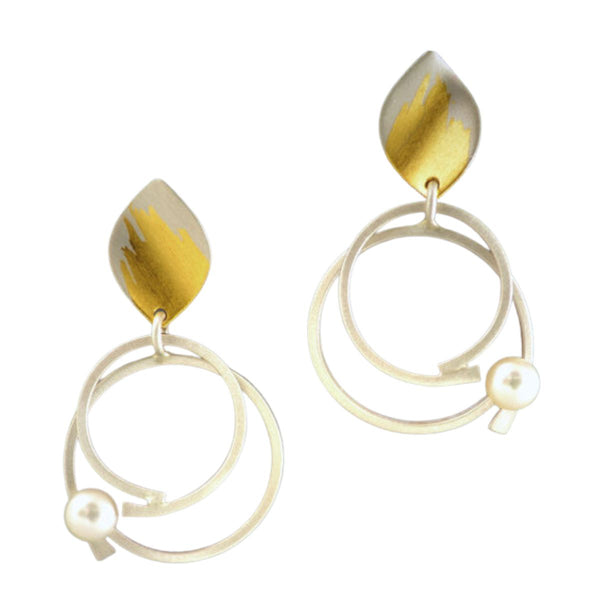 Single leaf with pearl on loops earrings